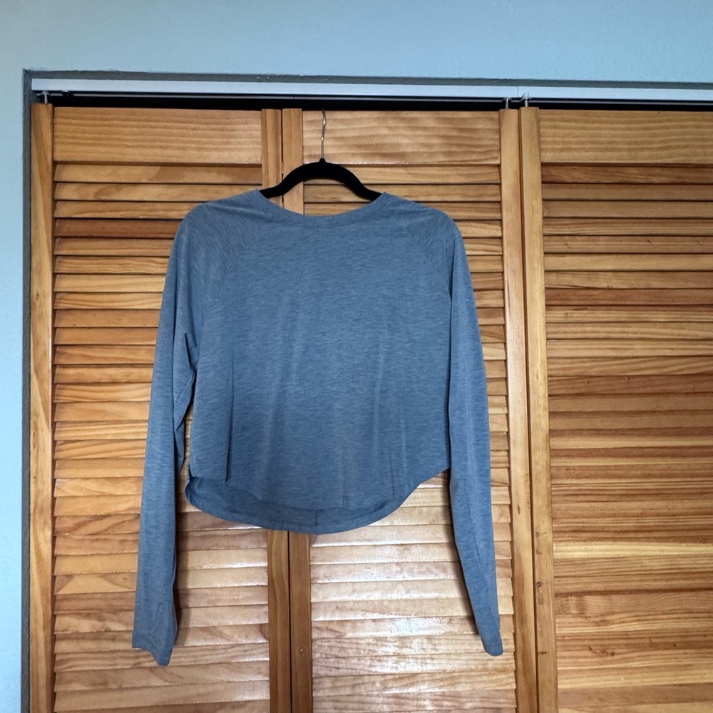 All in Motion Gray Cropped Long Sleeve Sweatshirt